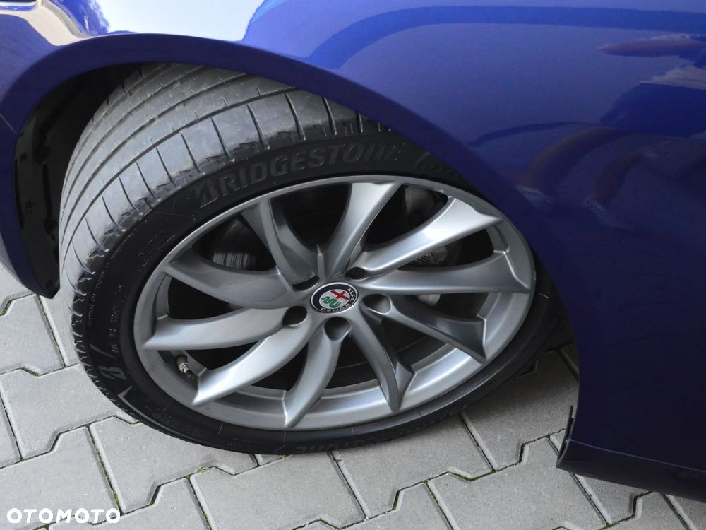 Alfa Romeo Giulia - 8
