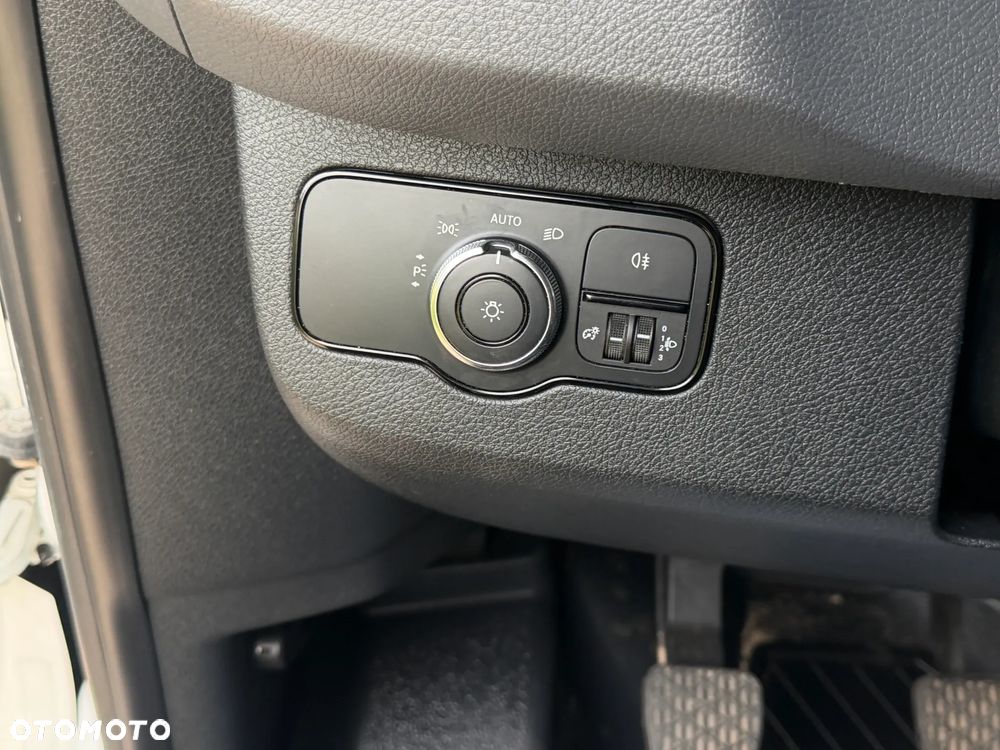 Mercedes-Benz SPRINTER - 24