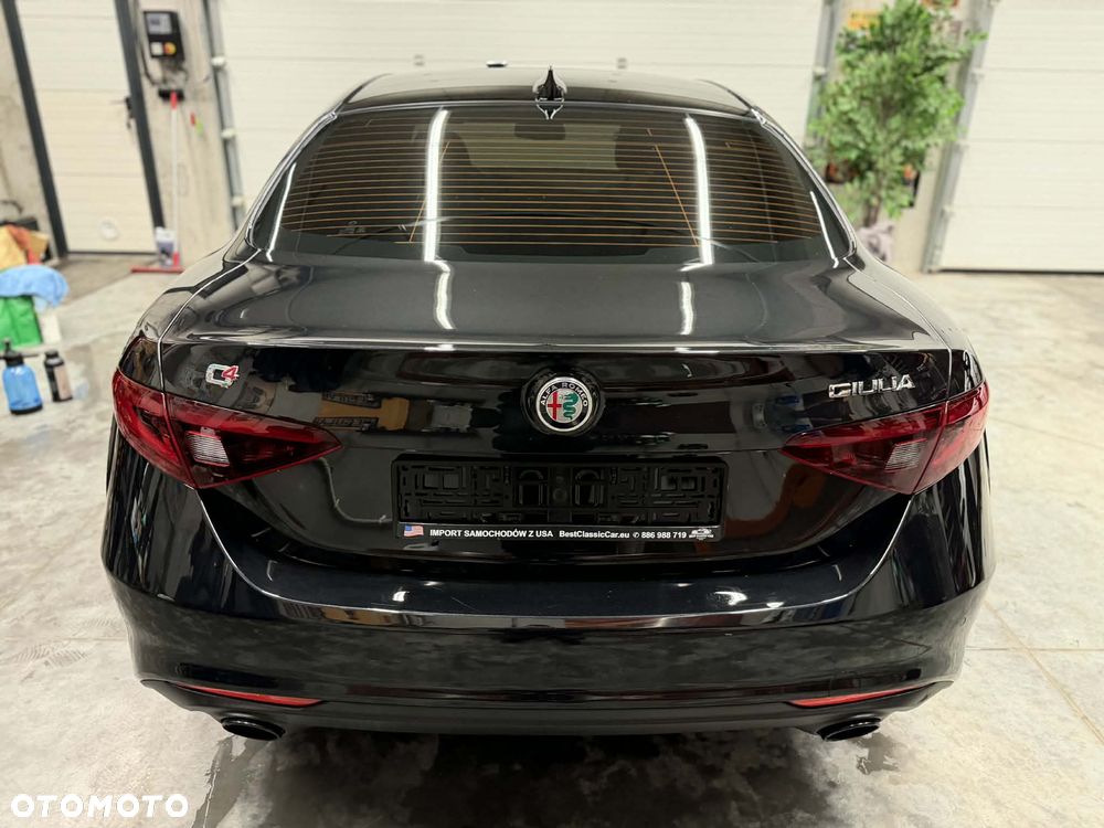 Alfa Romeo Giulia 2.0 Turbo 16V AT8-Q4 Ti - 7