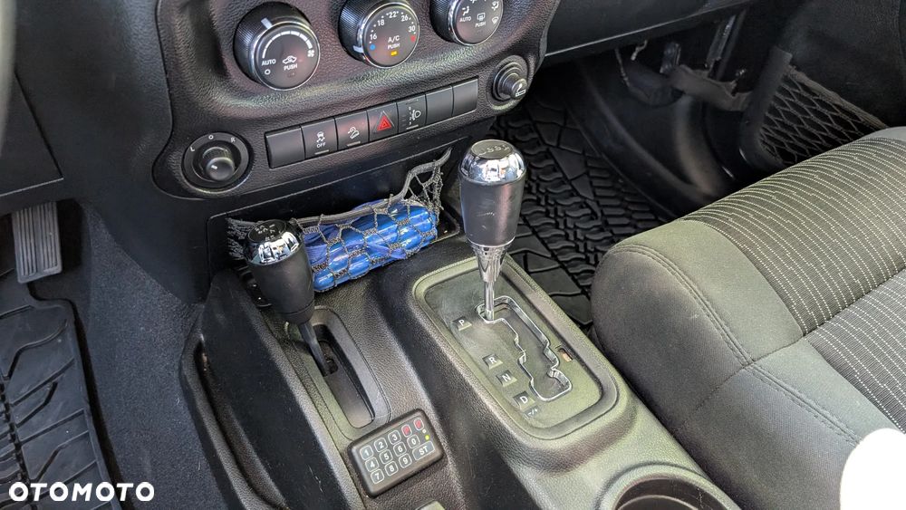 Jeep Wrangler 2.8 CRD Automatik Rubicon - 29