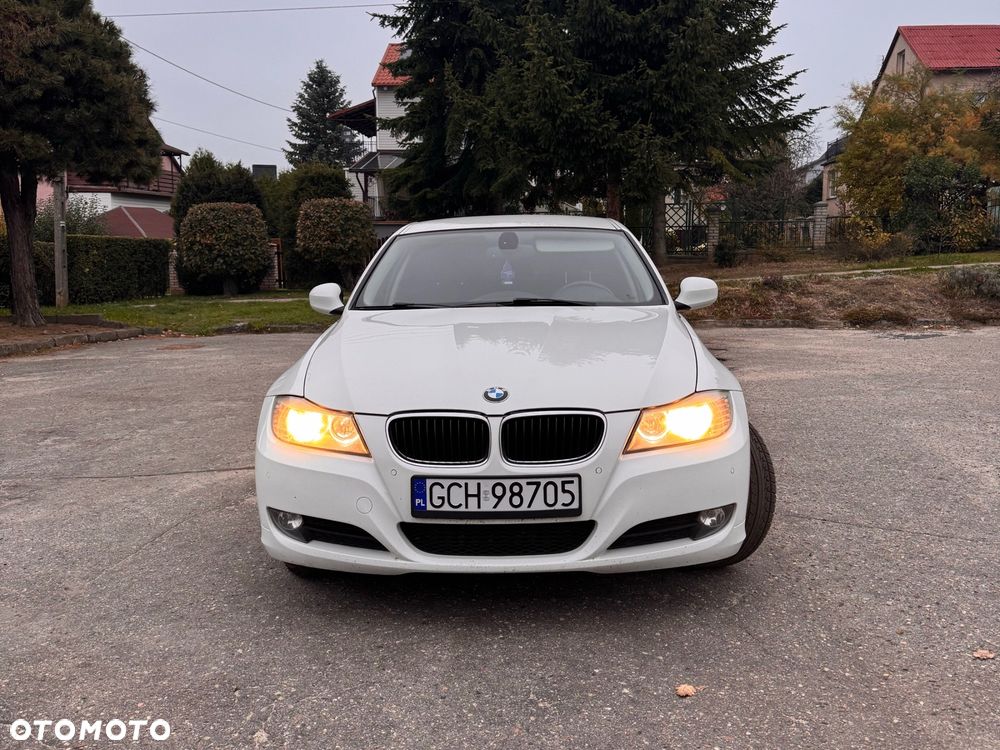 BMW 3 Series 2011 photo 4