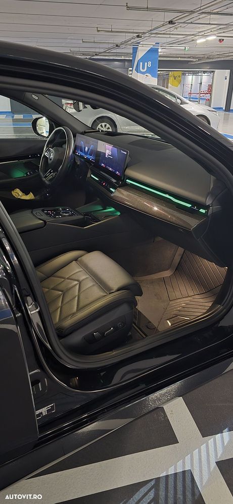 BMW Seria 5 520i AT MHEV - 38