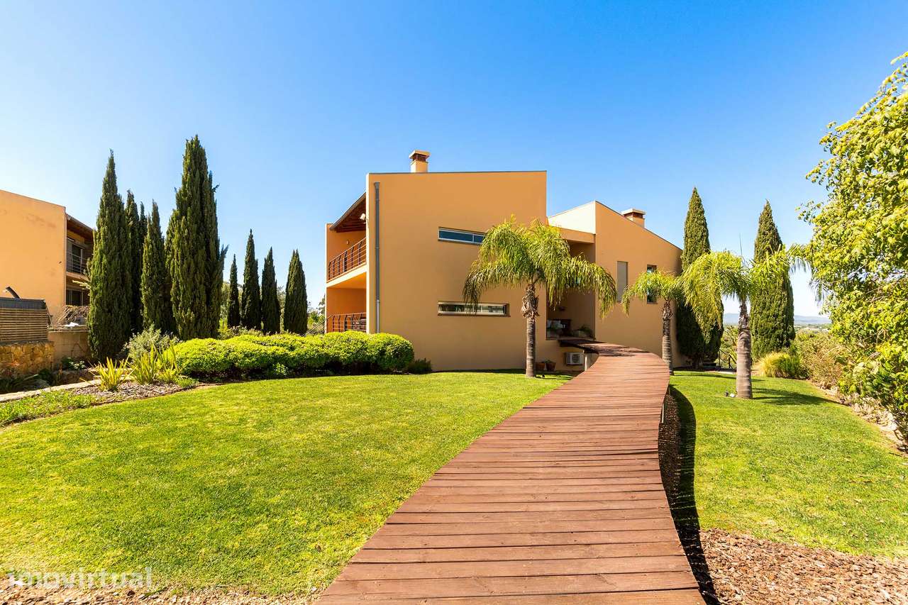 Moradia Encantadora com Piscina e Vistas Deslumbrantes sobre o Campo - Grande imagem: 3/48