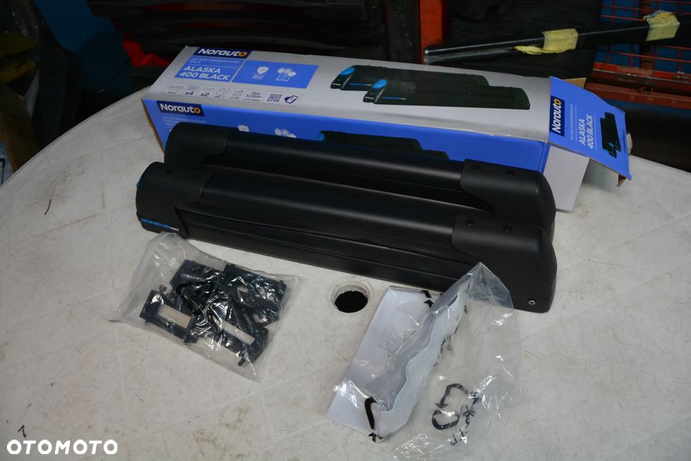 Uchwyt na 4 pary nart NOWY na klucz aluminiowy - 1