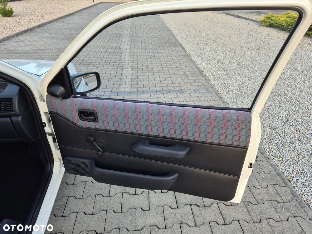 Ford Fiesta 1.1 CLX - 38