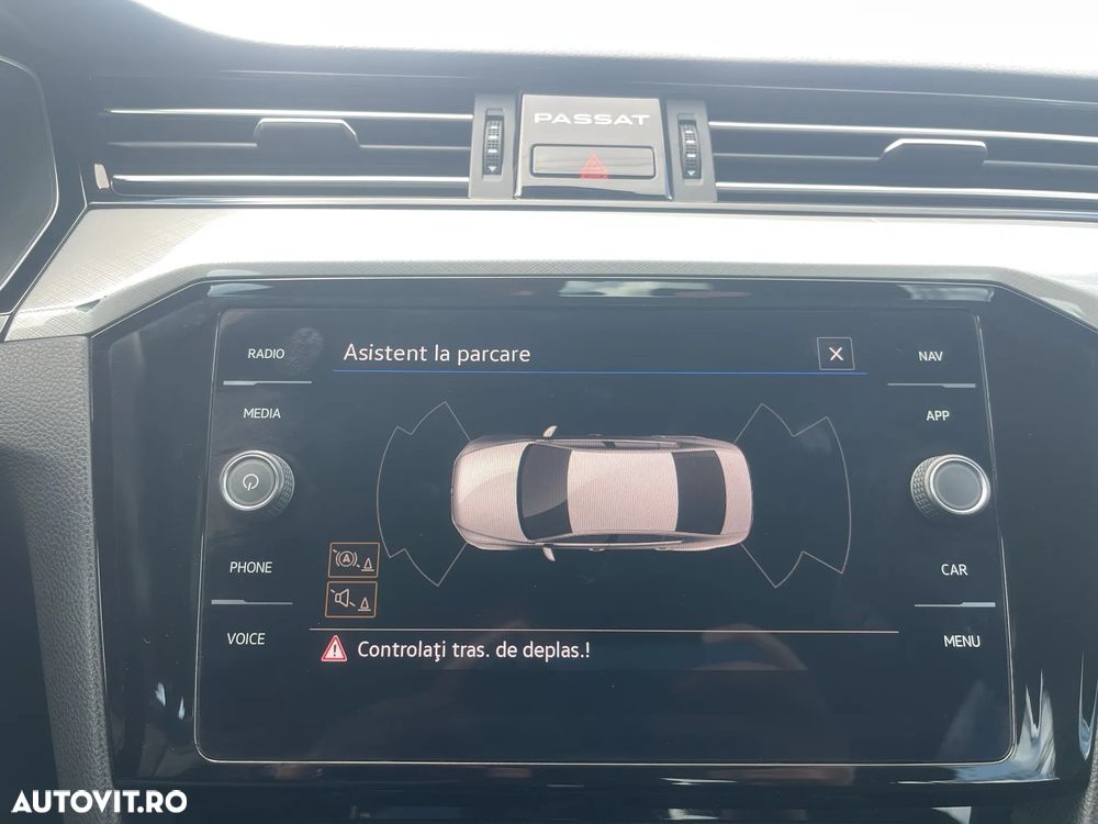 Volkswagen Passat 2.0 TDI DSG Comfortline - 23