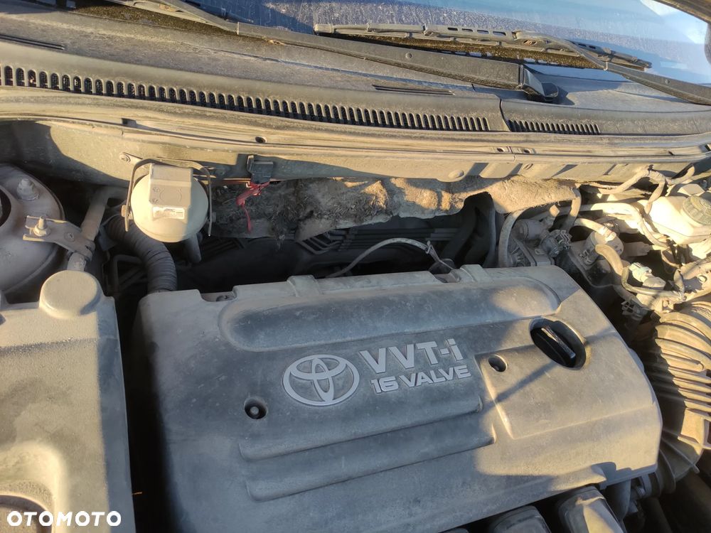 Toyota Avensis 1.8 VVT-i Sol Premium - 24