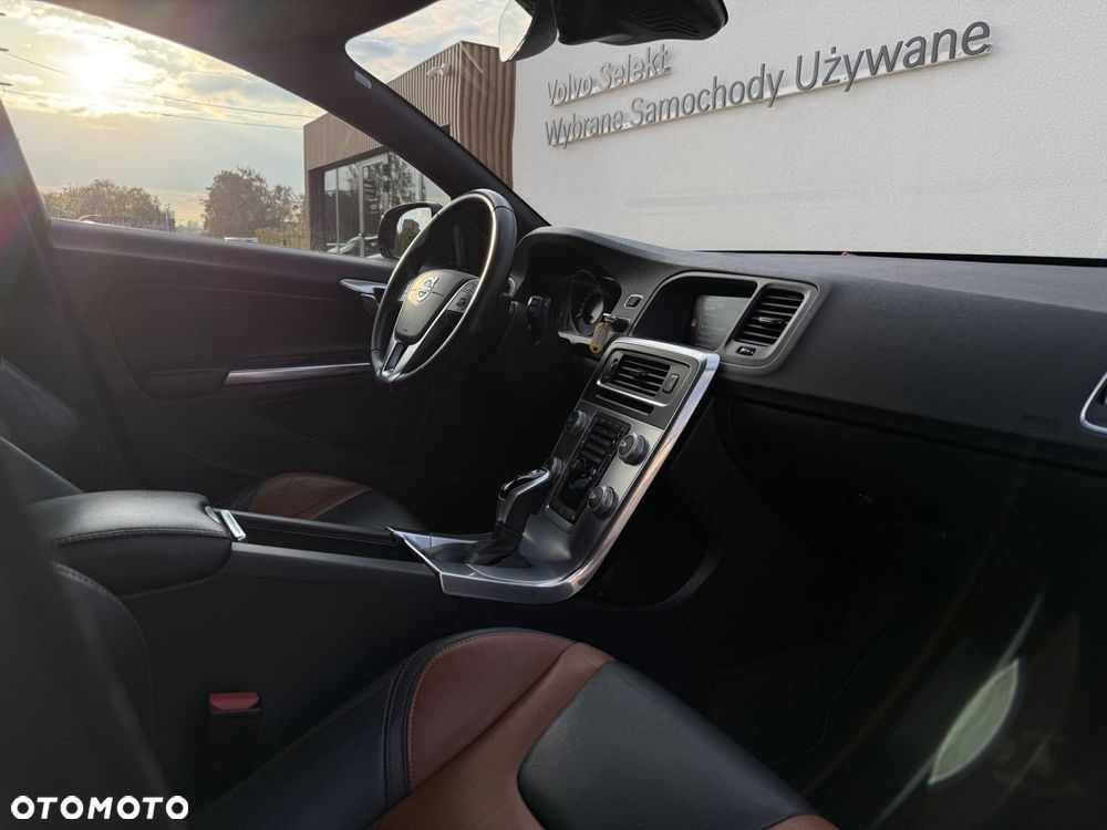 Volvo V60 Cross Country - 22