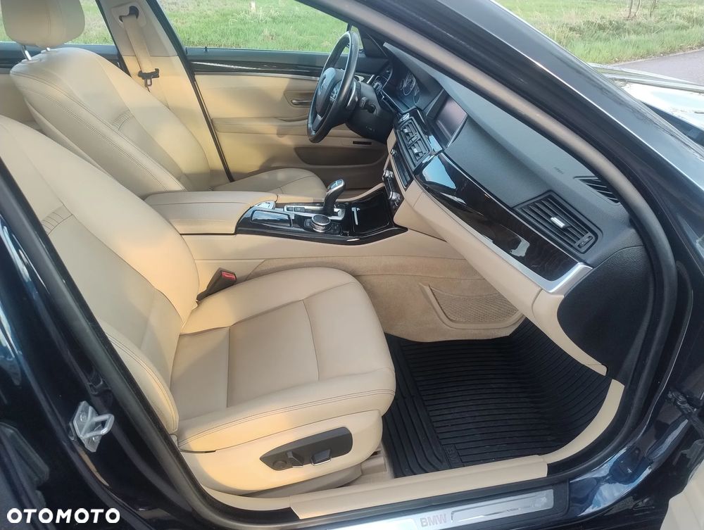 BMW Seria 5 528i Luxury Line - 39
