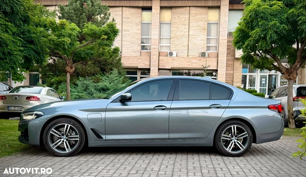 BMW Seria 5 530e Aut. Luxury Line - 8