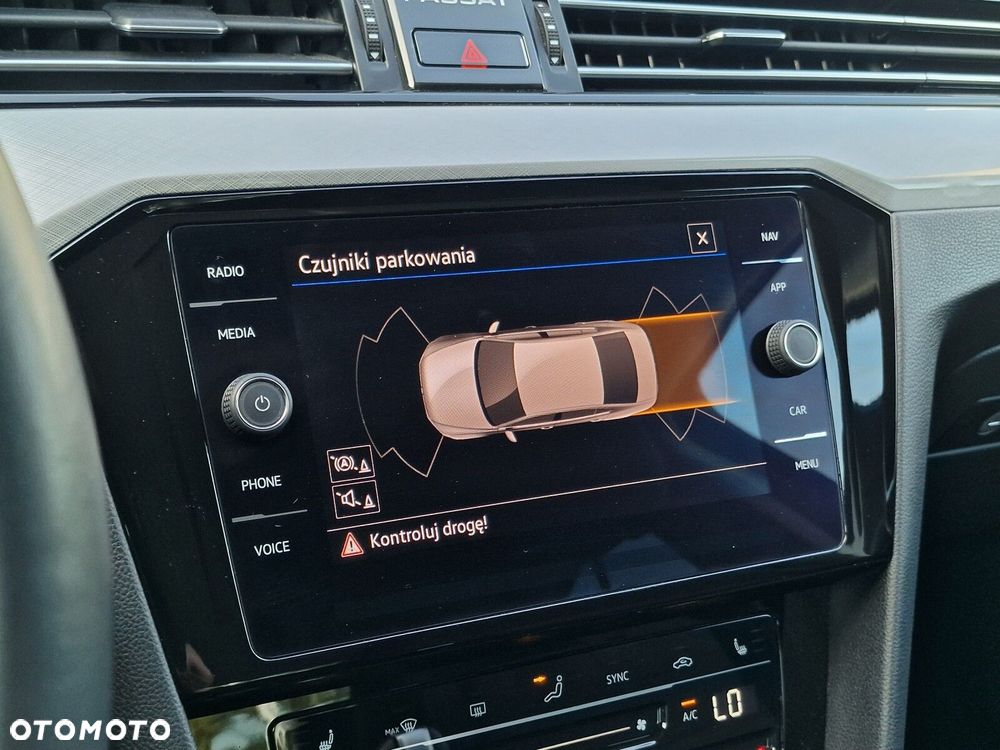 Volkswagen Passat - 25