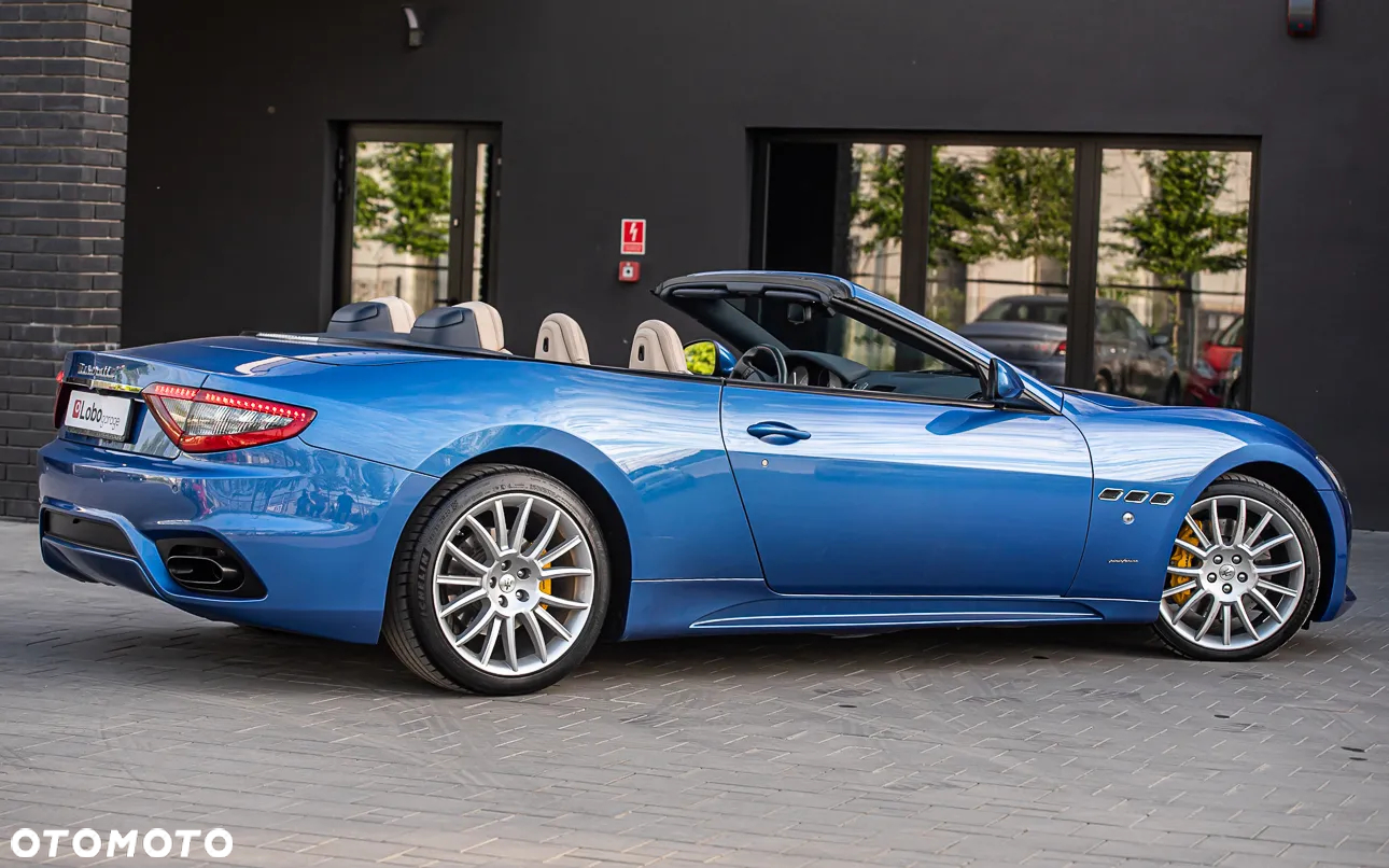 Maserati GranTurismo S Automat - 11