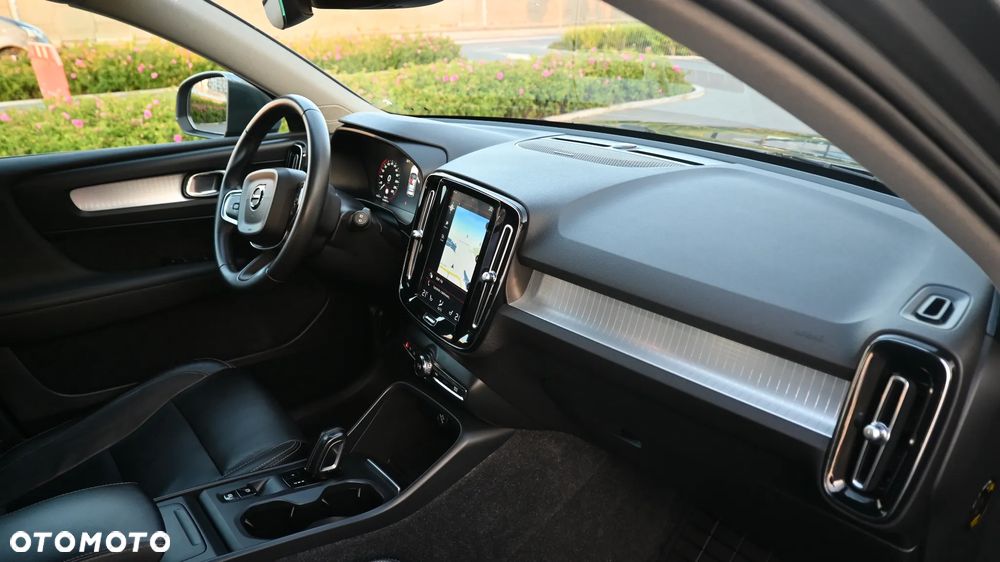 Volvo XC 40 D4 AWD Momentum (Intro Edition) - 27
