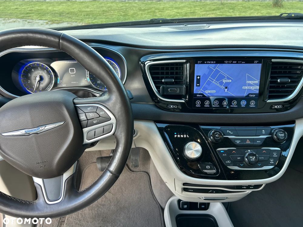 Chrysler Pacifica - 26
