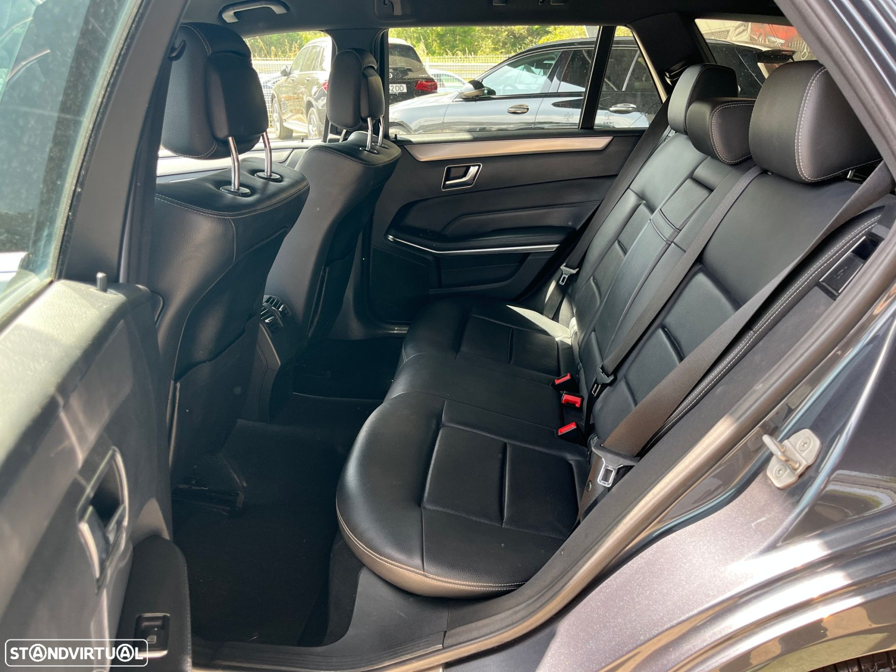 Mercedes-Benz E 300 Bluetec Hybrid Avantgarde - 41