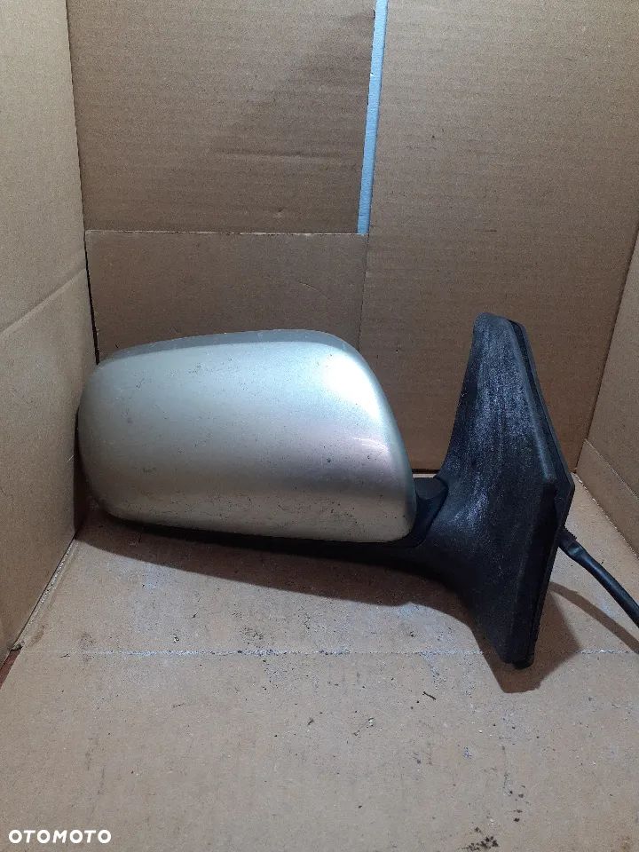 # LUSTERKO PRAWE 7 PIN TOYOTA AVENSIS T25 1E7 SREBRNY - 1