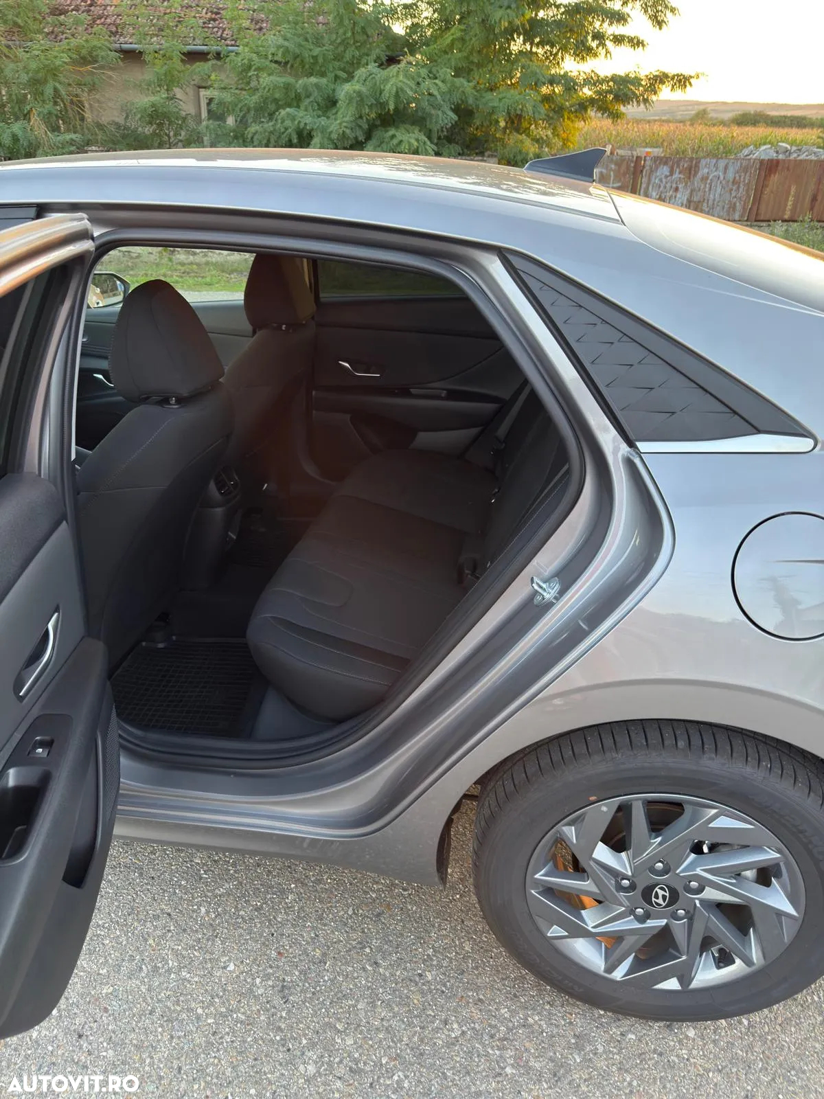 Hyundai Elantra 1.6 l 123 CP 6MT Highway - 14