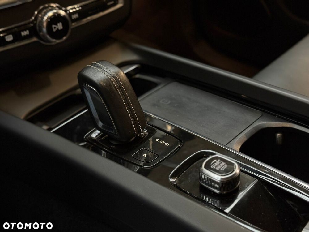 Volvo XC 60 B5 B AWD R-Design - 38