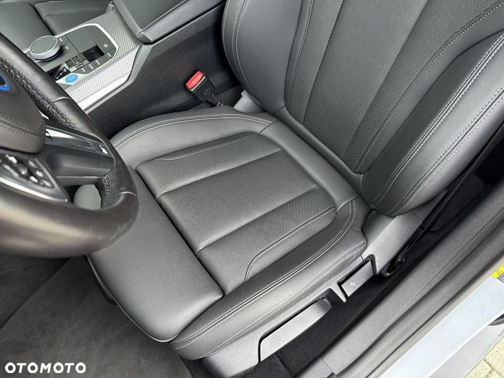 BMW i4 - 13