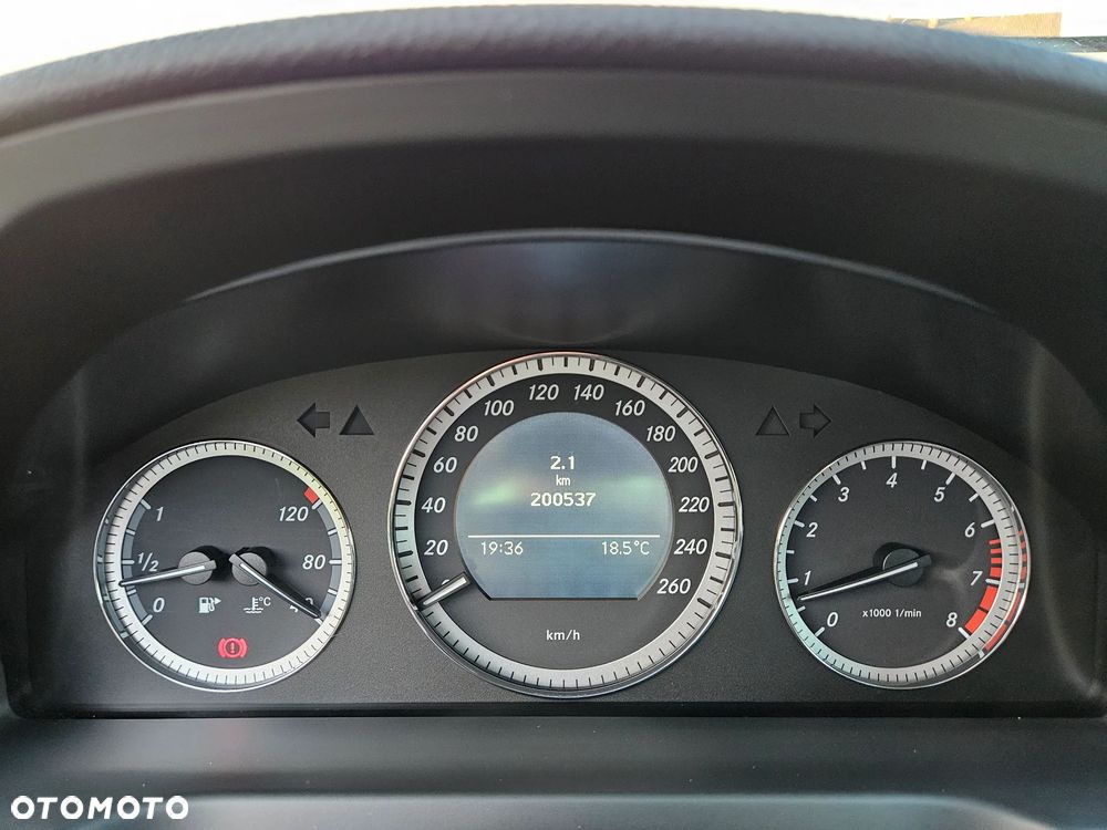 Mercedes-Benz Klasa C 200 CGI BlueEFFICIENCY Elegance - 19