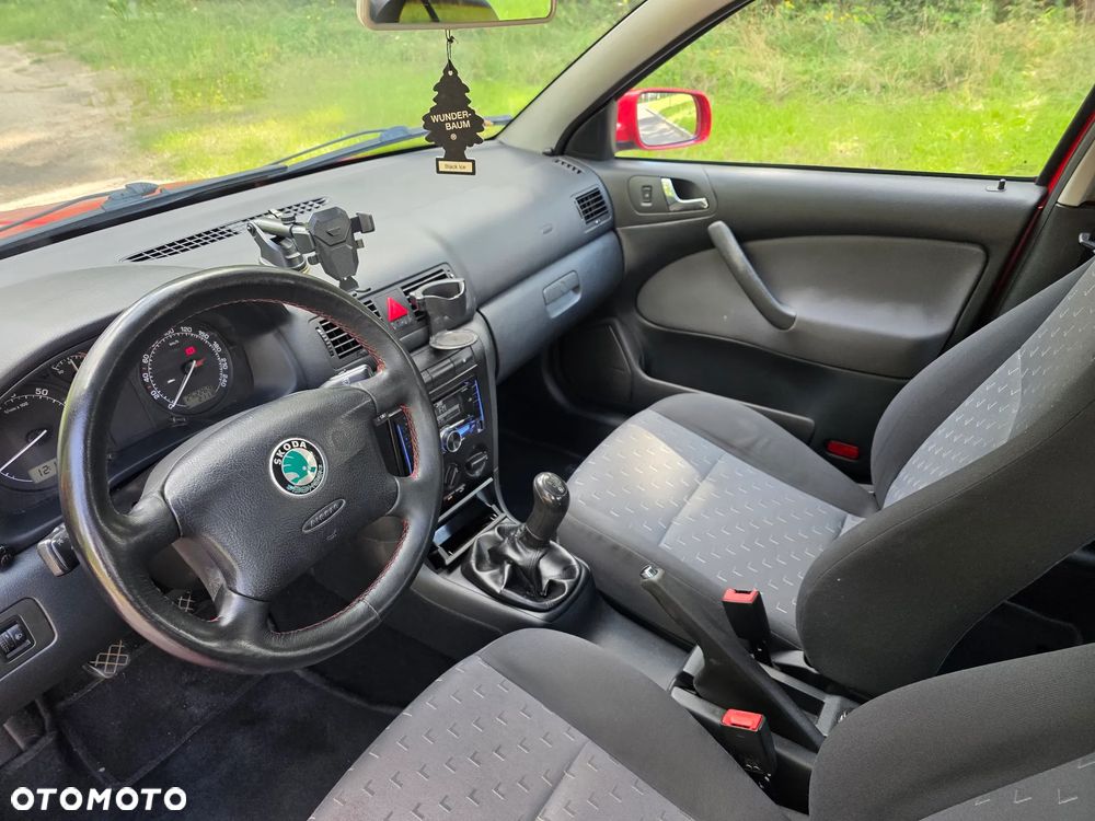 Skoda Octavia 1.6 Ambiente - 17