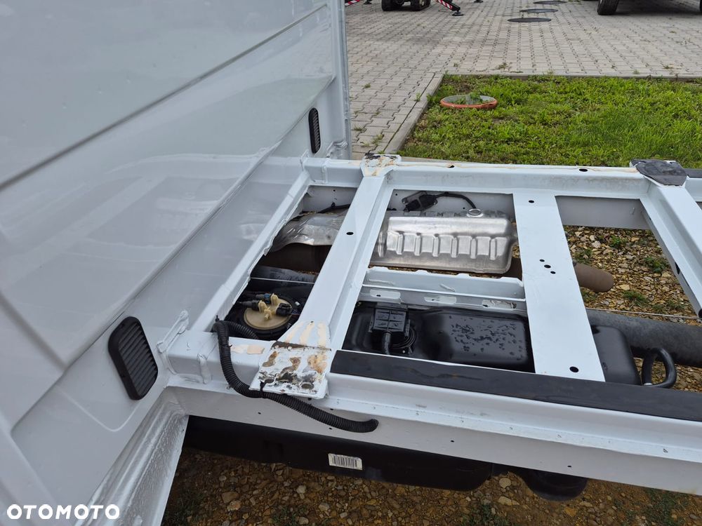 Mercedes-Benz Sprinter - 4