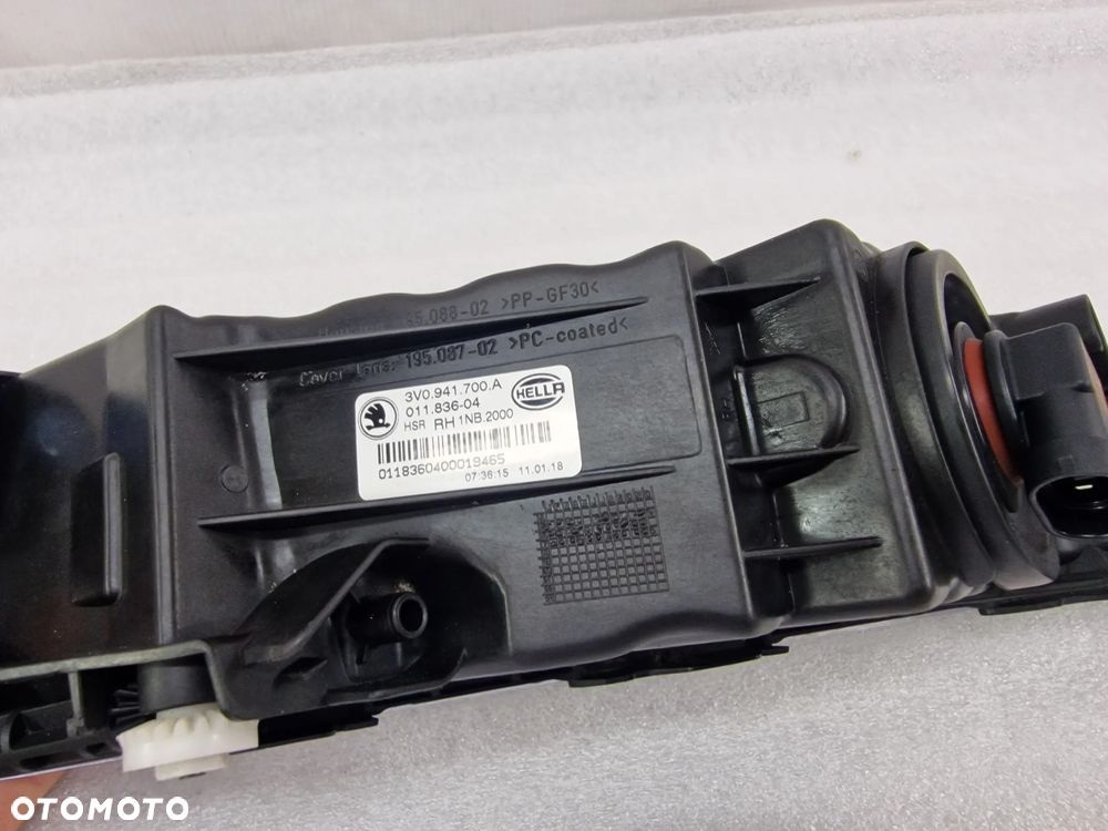 SKODA SUPERB 3 III 3V0 14- LEWY / PRAWY HALOGEN , NR 3V0941699A / 3V0941700A , NR AUKCJI H269 - 16