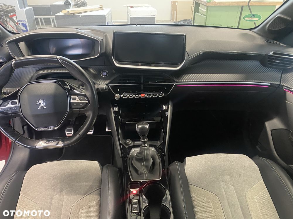 Peugeot 208 - 6