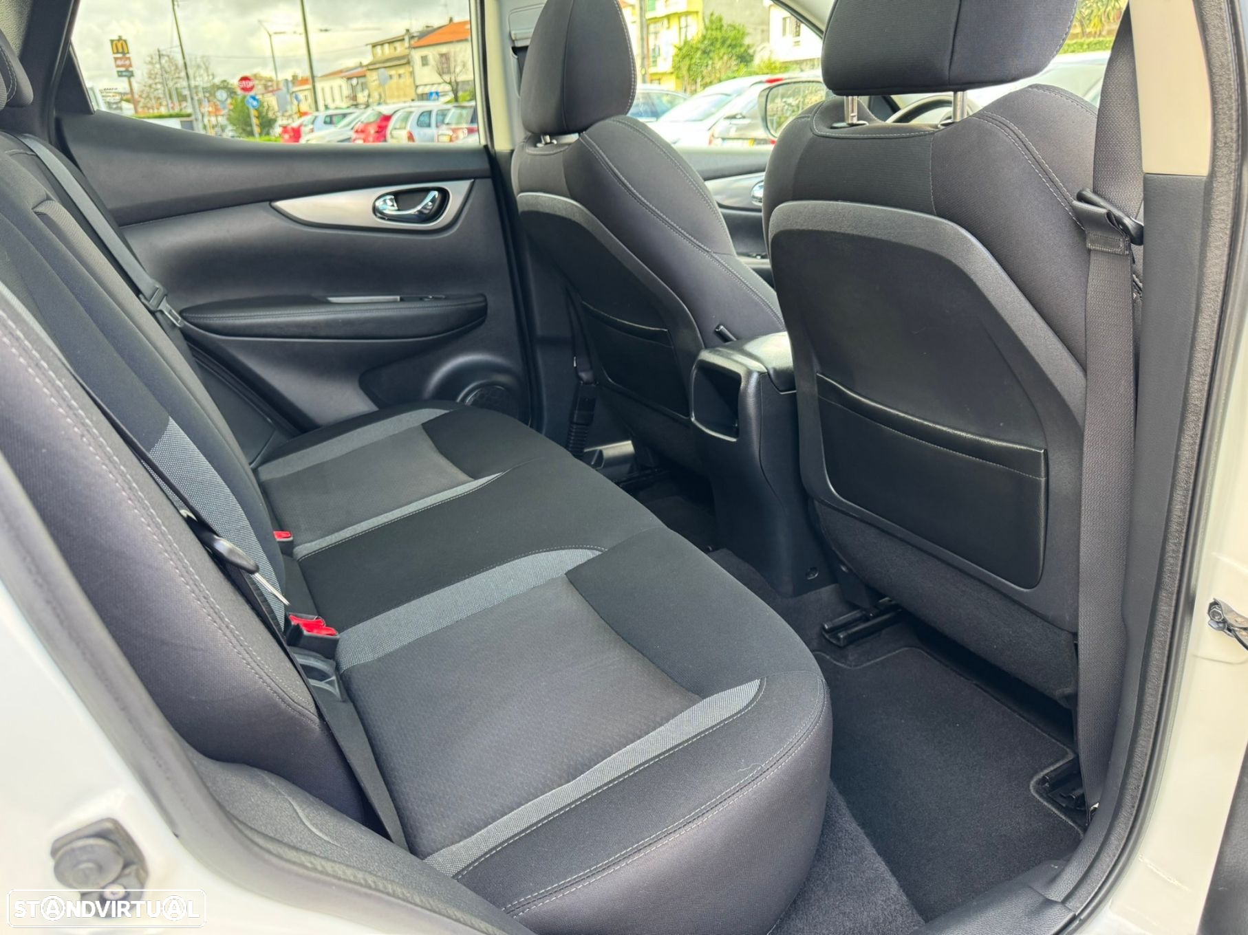 Nissan Qashqai 1.5 dCi N-Connecta J18 - 14