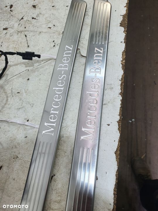 NAKLADKA LISTWA PROGOWA LED MERCEDES B W246 L R ORYGINAL DEMONTAZ - 1