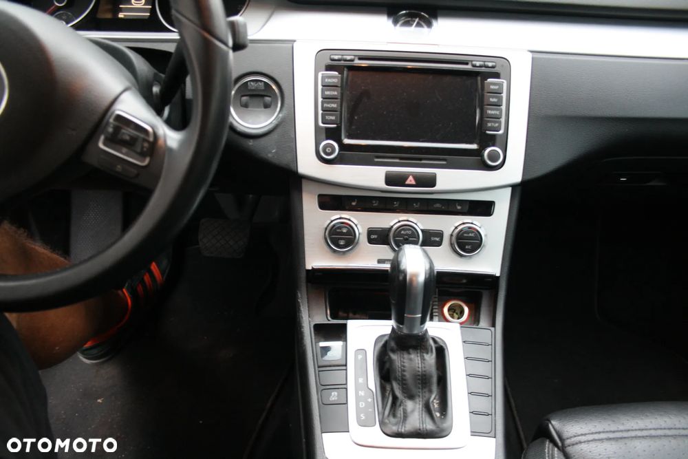 Volkswagen Passat - 12