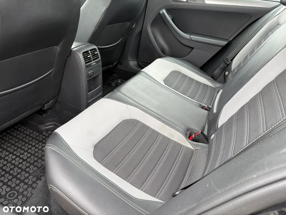 Volkswagen Jetta 1.4 TSI Highline - 19