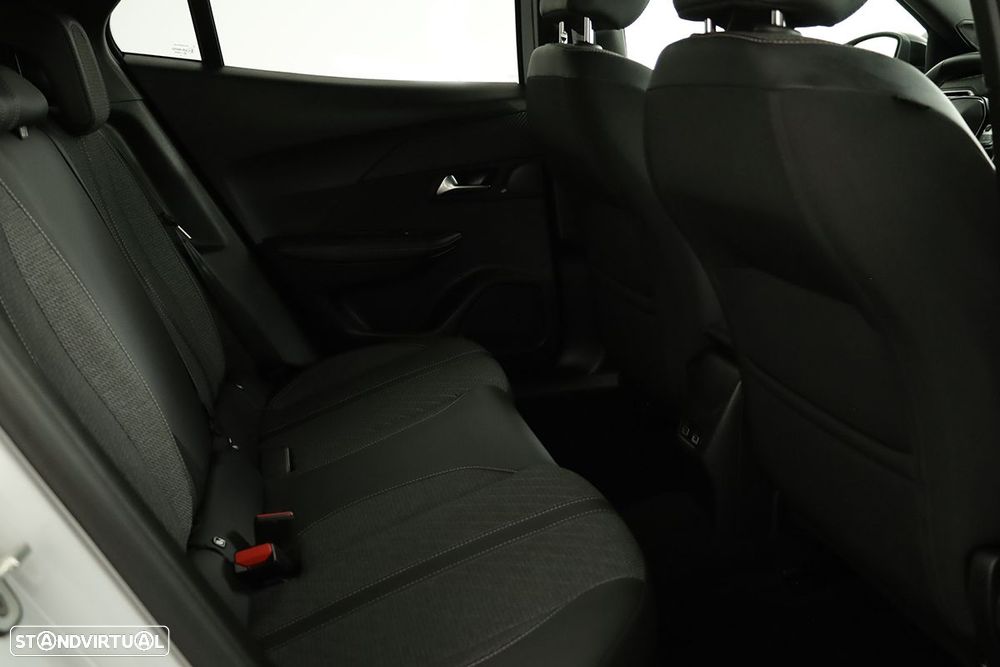 Peugeot 2008 1.2 PureTech Allure EAT8 - 22