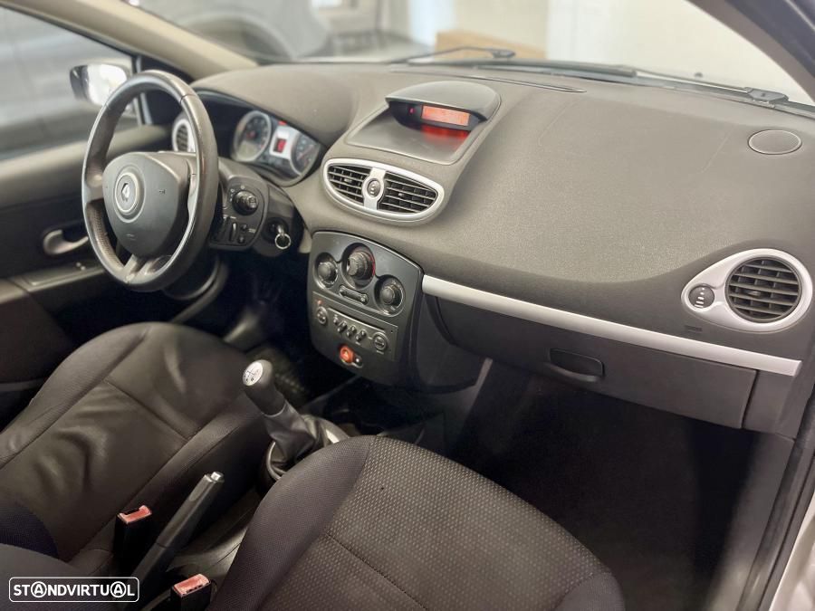 Renault Clio 1.2 16V Confort - 16
