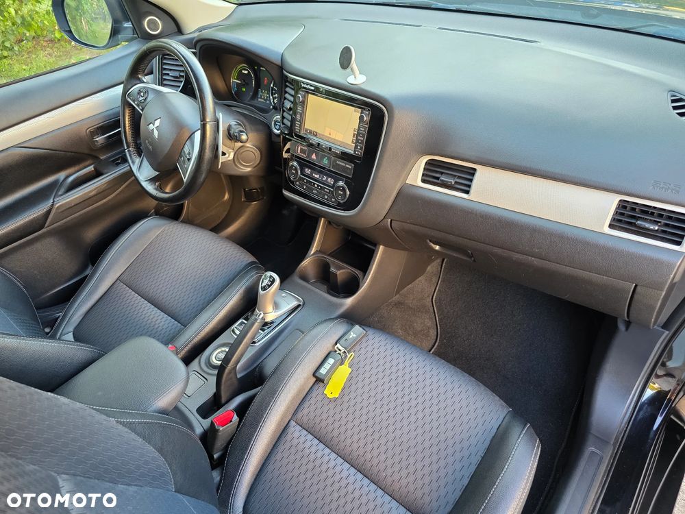 Mitsubishi Outlander 2.0 4WD Plus - 24