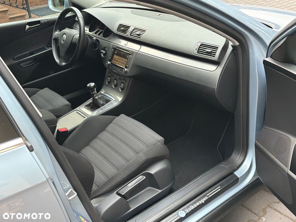 Volkswagen Passat - 31