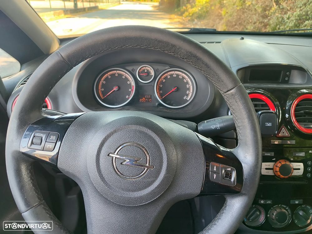 Opel Corsa 1.2 Black Edition - 1