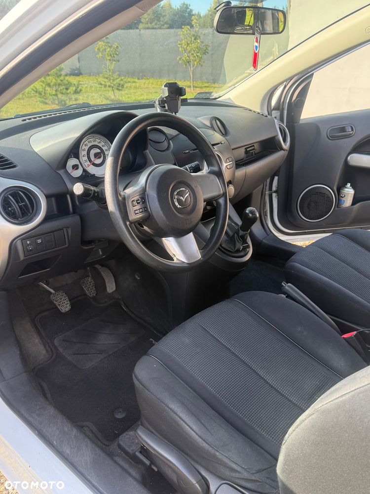 Mazda 2 - 6
