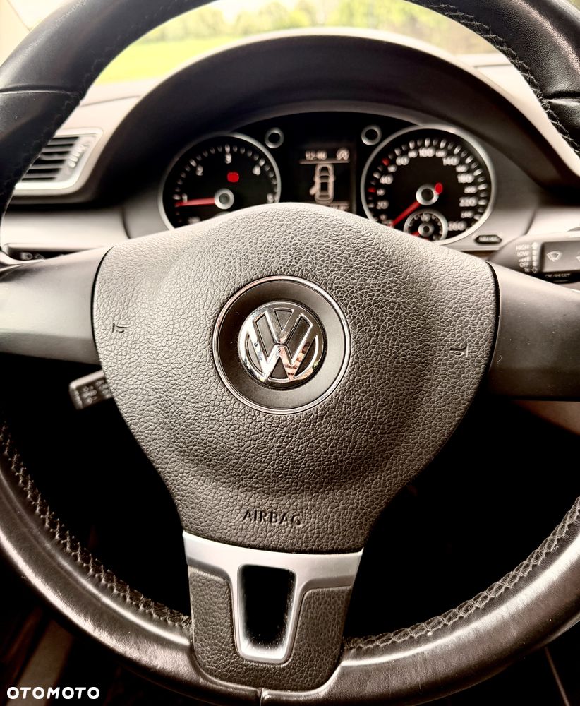 Volkswagen Passat 2.0 TDI Comfortline - 22