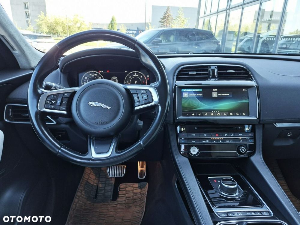 Jaguar F-Pace 25d AWD Prestige - 30
