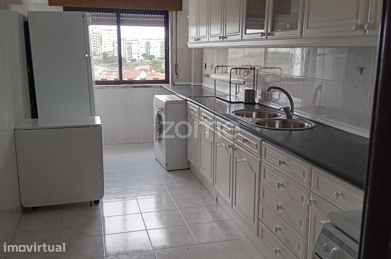 Apartamento T2 no Cacém junto ao nó do IC19 / Estrada Paço d'Arcos - Grande imagem: 5/16