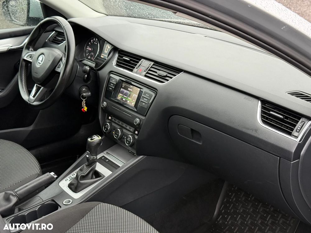 Skoda Octavia 1.6 TDI DSG Ambition - 11