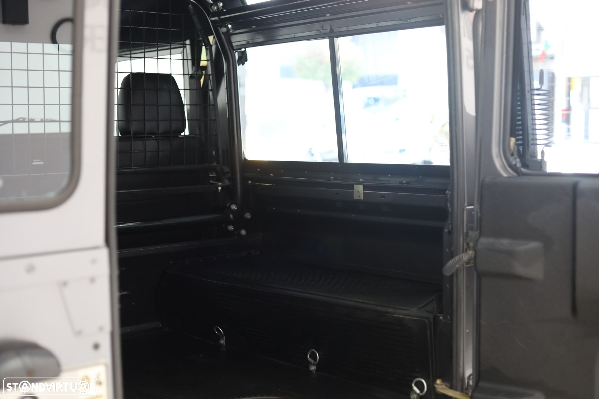 Land Rover Defender 90 2.5 TD5 Metal Top - 32