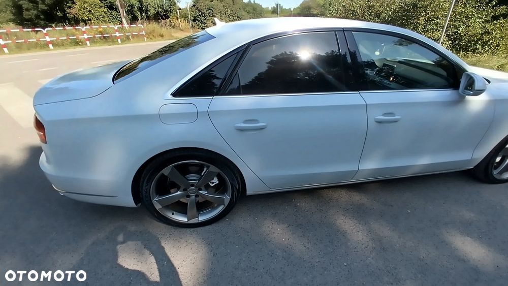 Audi A8 4.2 TDI DPF (clean diesel) quattro tiptronic - 22
