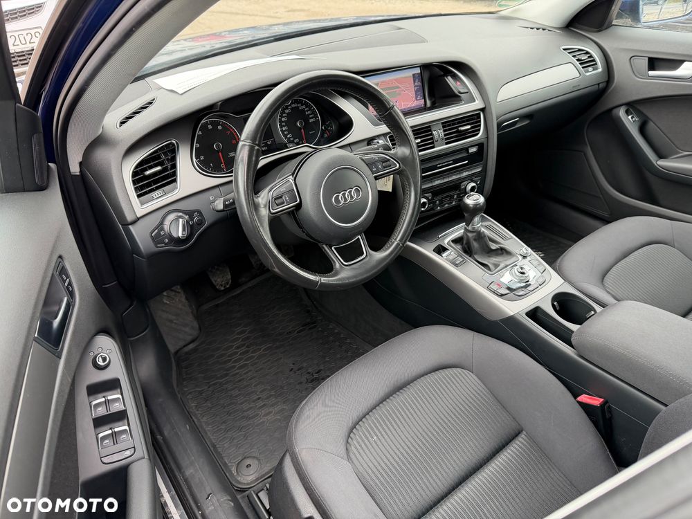 Audi A4 Limousine - 36