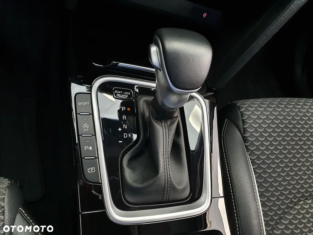 Kia XCeed 1.5 T-GDI Business Line DCT - 17