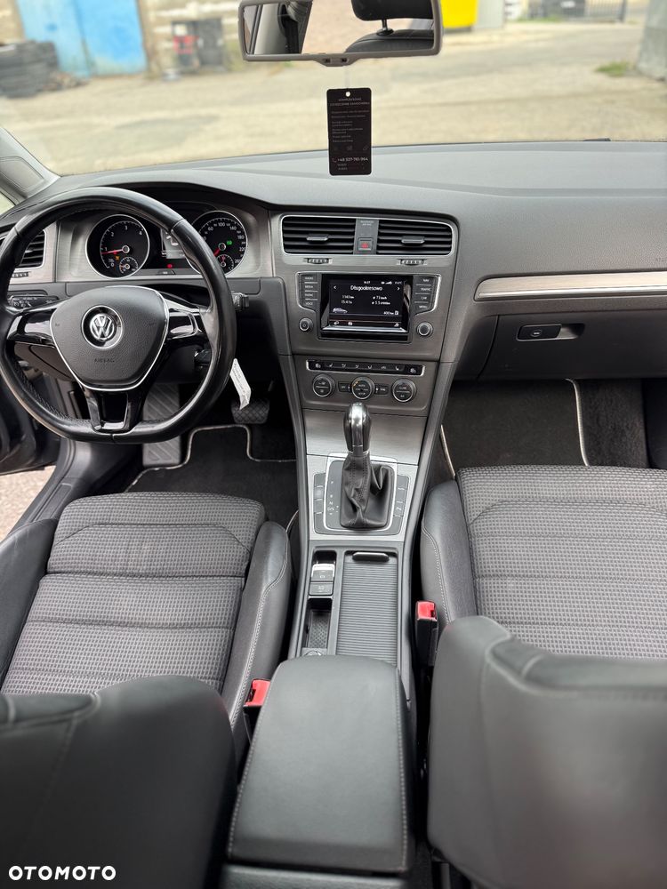 Volkswagen Golf - 33