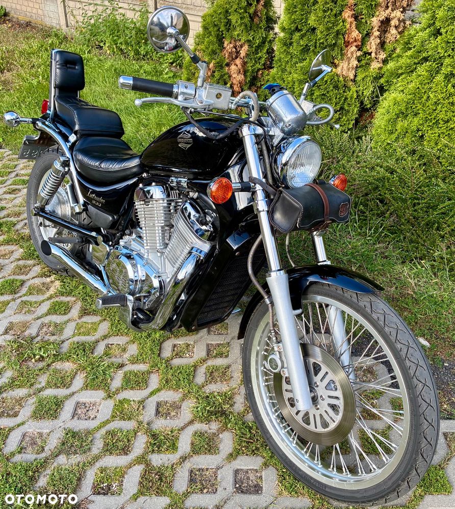Suzuki Intruder - 1