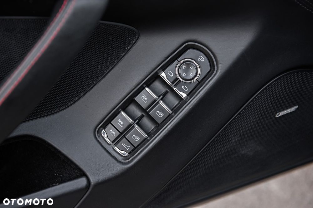 Porsche Panamera GTS - 22