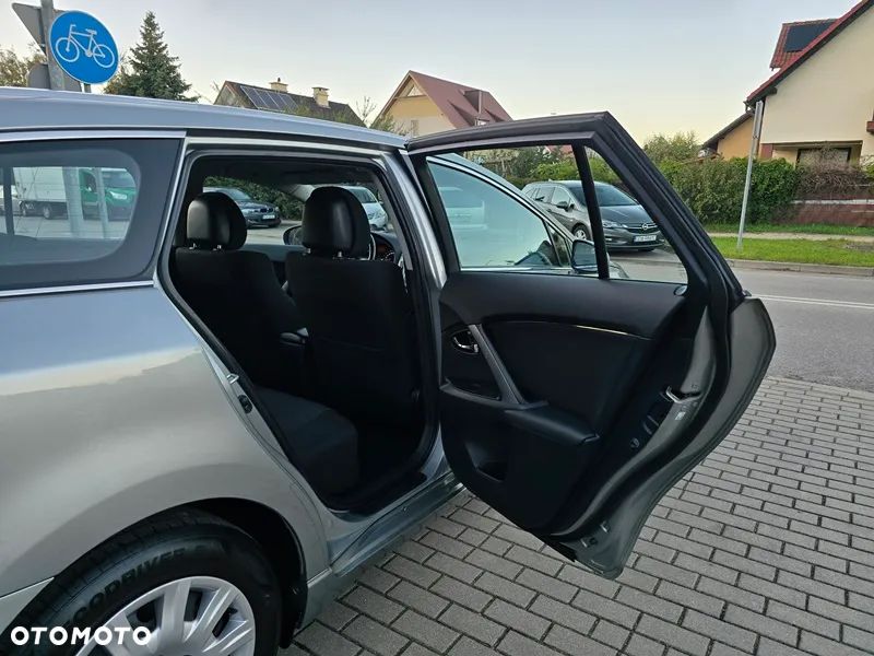 Toyota Avensis - 36